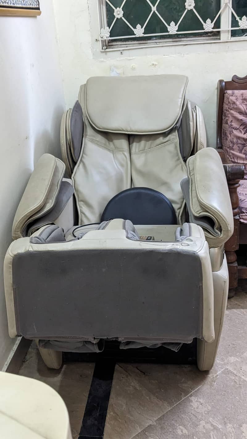 4D Full Body Massage Chair, Electric Airbags, and Extendable Footrest 0