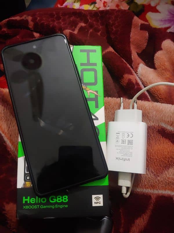 Infinix hot 40 . . 256 gb 8+8 gb 0