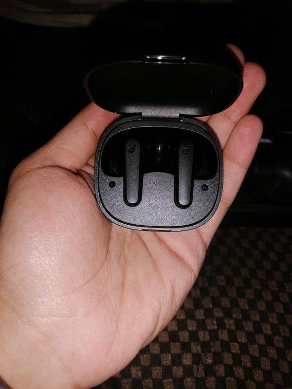 Soundcore P25i earbuds 1