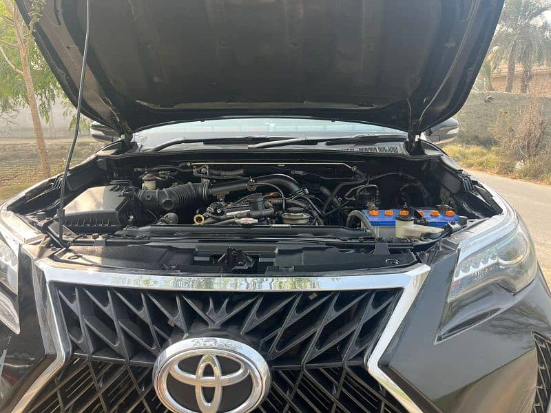 Toyota Fortuner V 2017 12