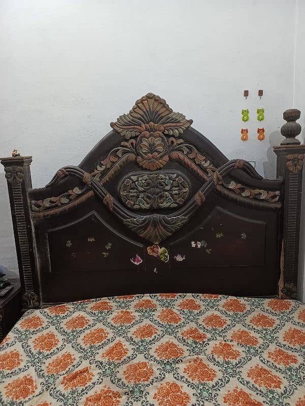 Bed With 2 side tables and singhar maze 0