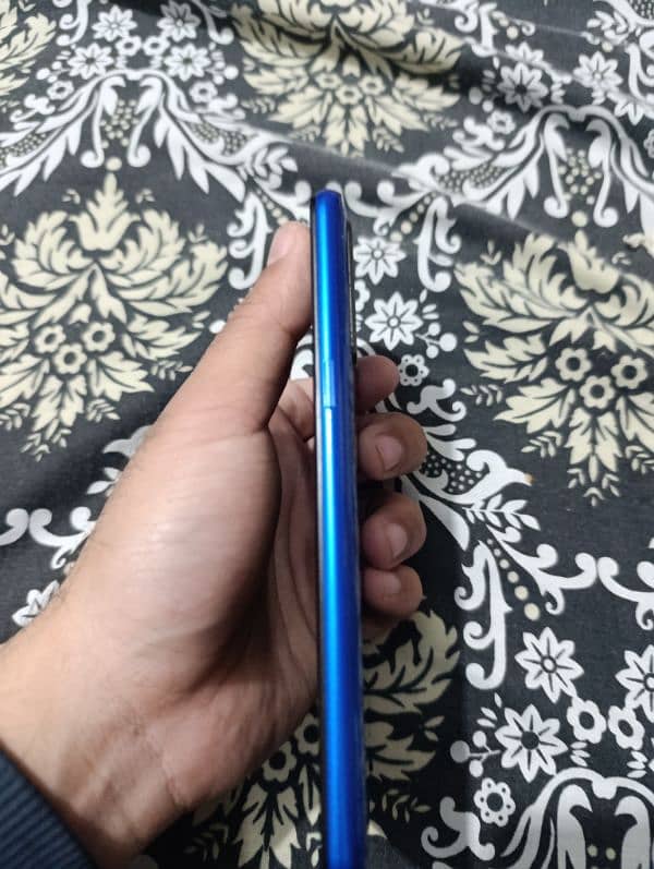 Realme 5 4/64gb for sale in good condition 4