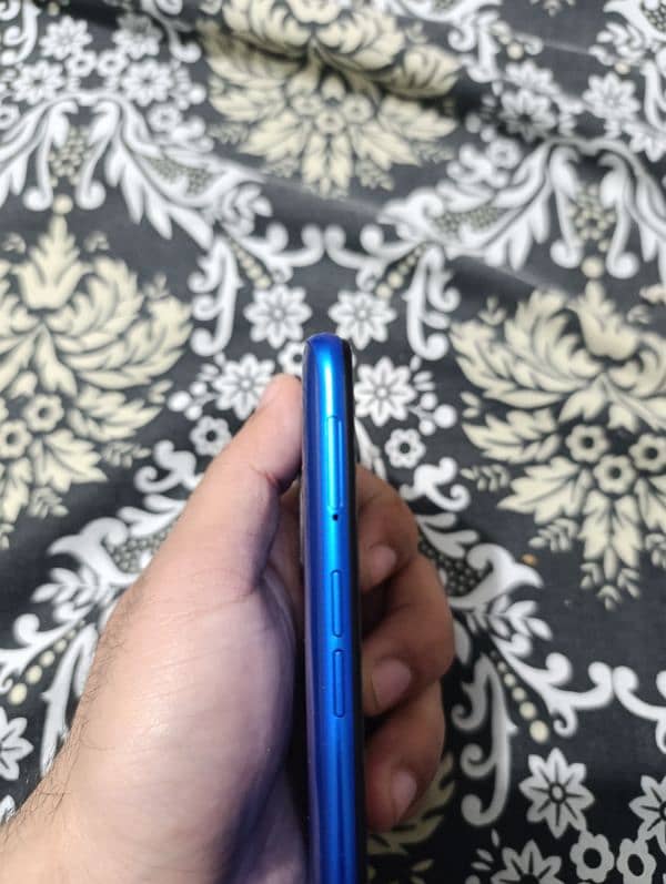 Realme 5 4/64gb for sale in good condition 7