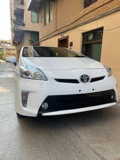 Toyota Prius 2015 G LED Edition 1.8