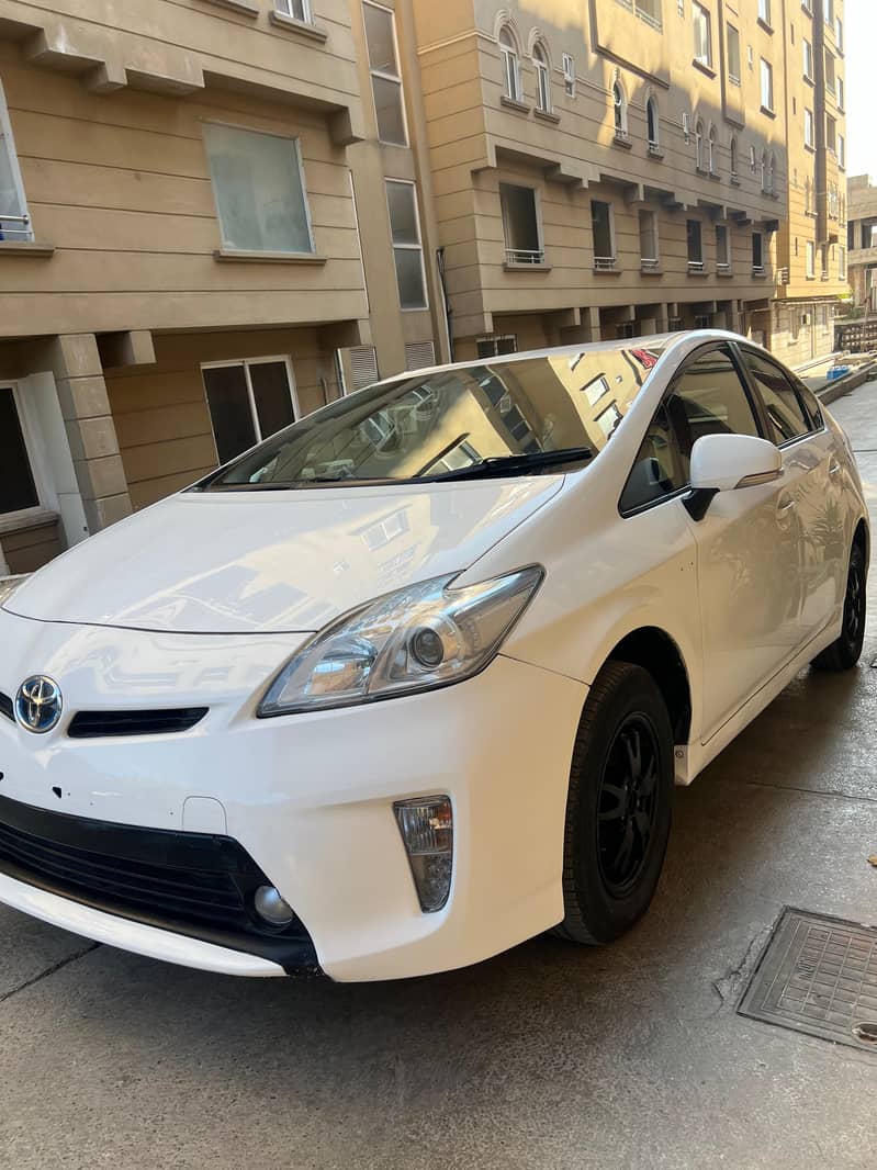 Toyota Prius 2015 G LED Edition 1.8 1