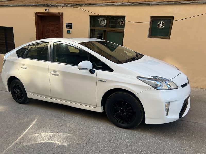 Toyota Prius 2015 G LED Edition 1.8 2