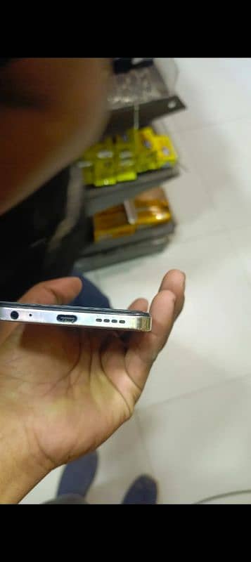 infinix hot 40i 8+8+8 128Gp 2