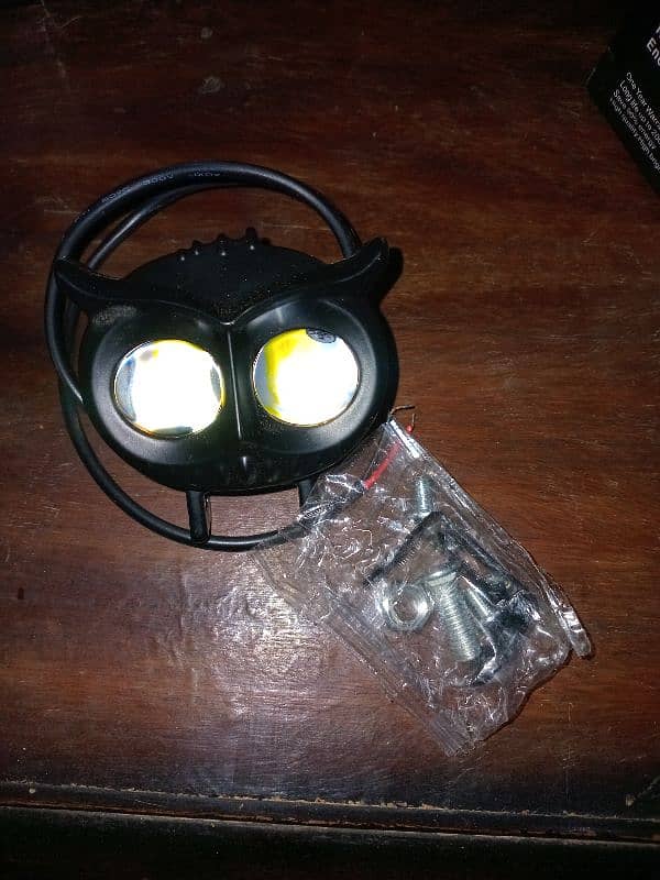 Metal Owl Light (new) with fitting screws, 3 mode light 0