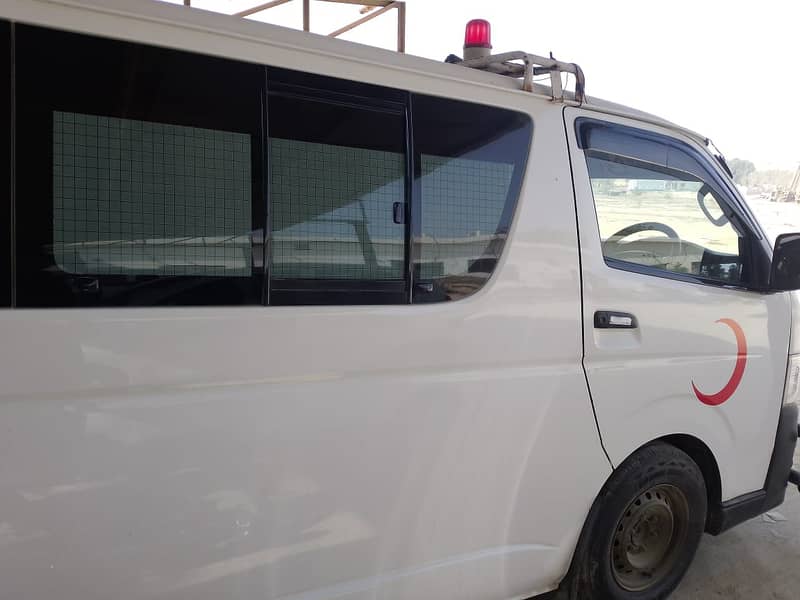 Toyota hiace Ambulance 0306-3524137 16