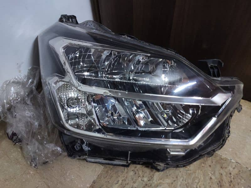 Mira 2018-19 right side headlight 1