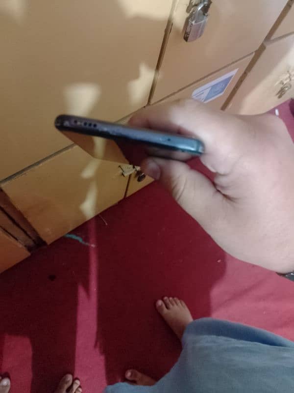 moto z4 4/128 with charger 6