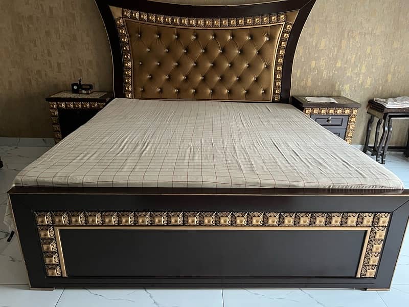 Bed Set for sale with Dressing table (no mattress) 1