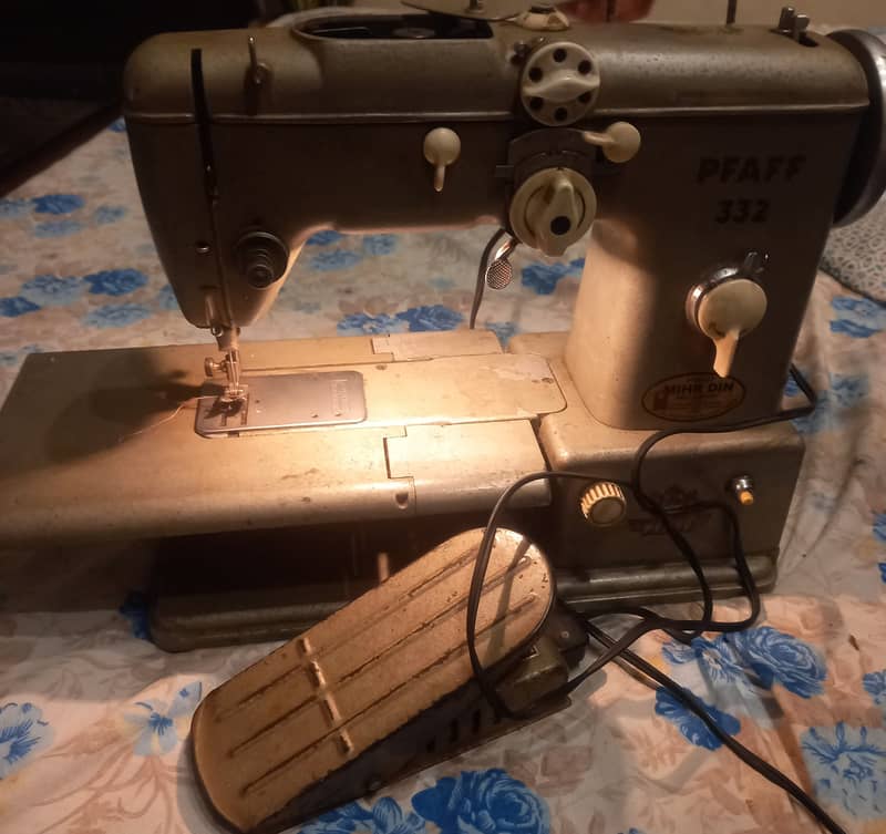 Pfaff 332 Sewing machine 3