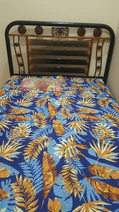 6×4 Singal iron bed with mettrees Rs13000 single