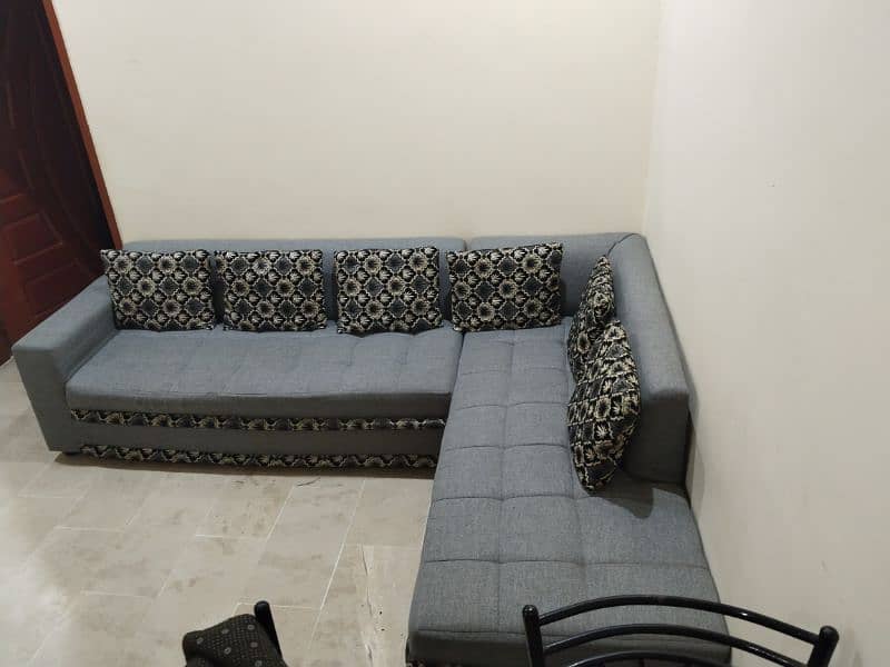 L shaped comfortable & in good condition sofa no any scratch 1