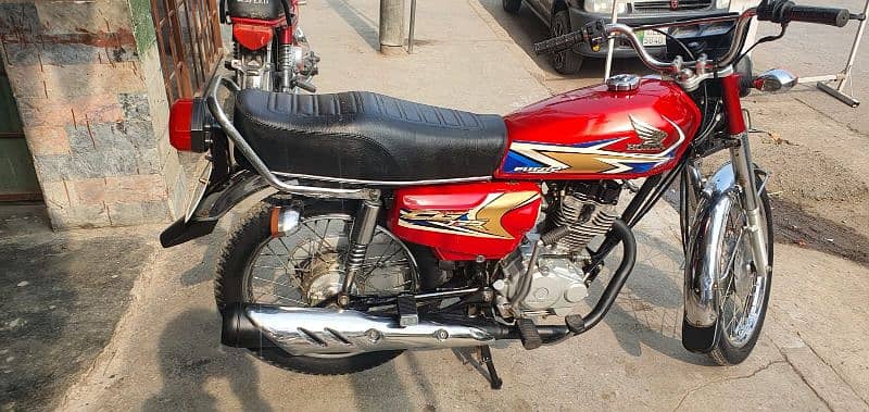 Honda 125 2020 model ha bilkul saf condition ma ha 1