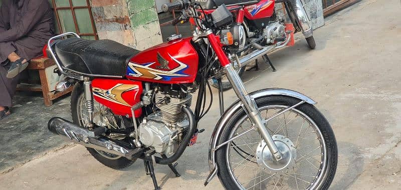 Honda 125 2020 model ha bilkul saf condition ma ha 3