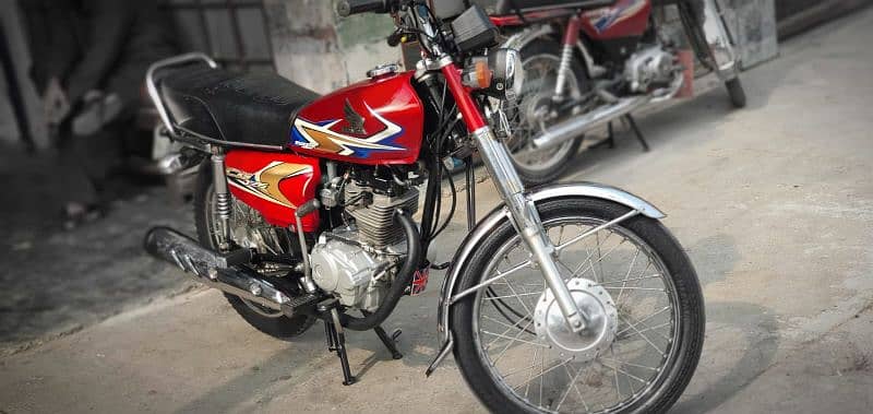 Honda 125 2020 model ha bilkul saf condition ma ha 4