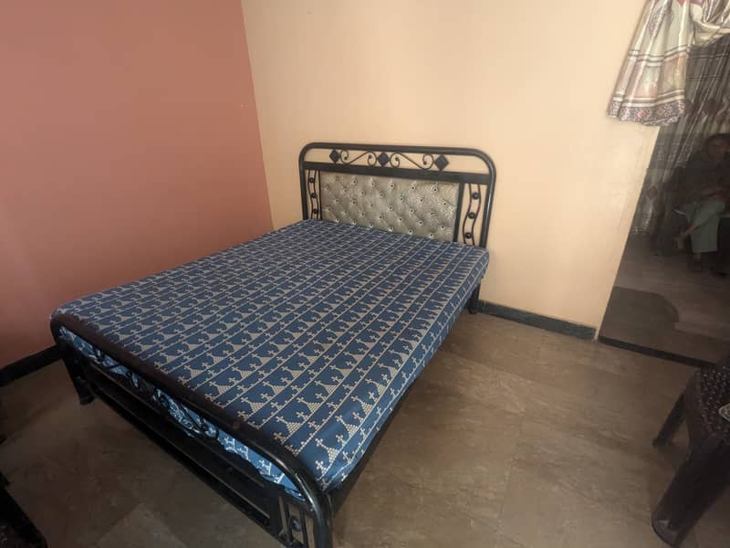 Black iron bed with 3 wardrobe 2