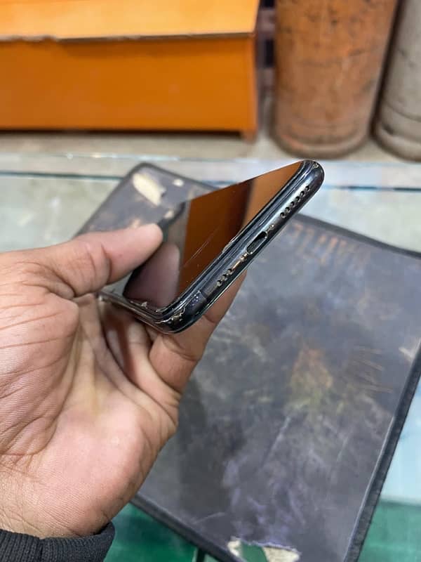 iphone xs black battery 80health orignal xchnage possible 1