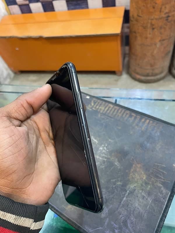 iphone xs black battery 80health orignal xchnage possible 6