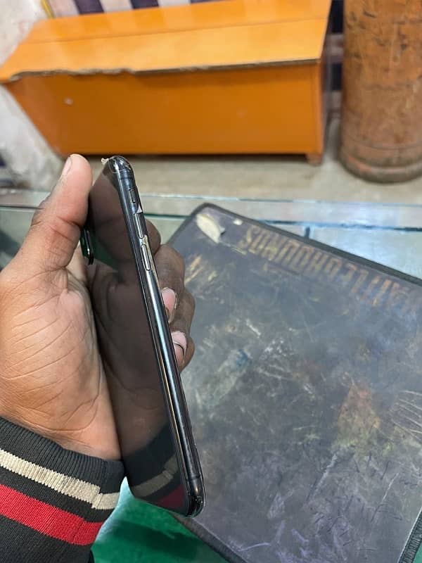 iphone xs black battery 80health orignal xchnage possible 8