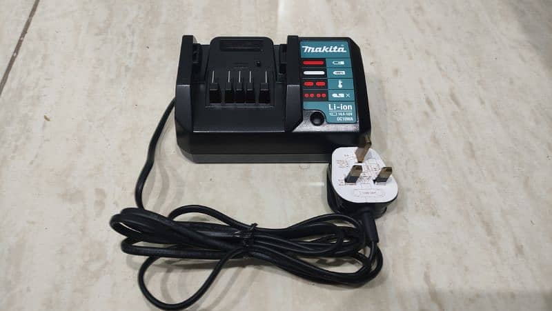 Brand New Makita DC18WA U Desktop Charger 1