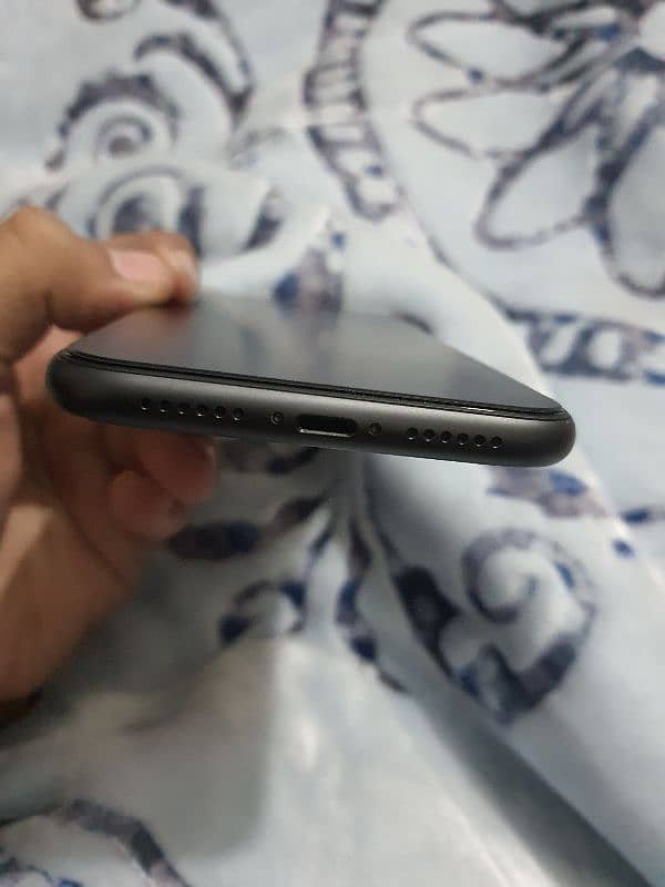 iphone 11 only 6 times charge 4