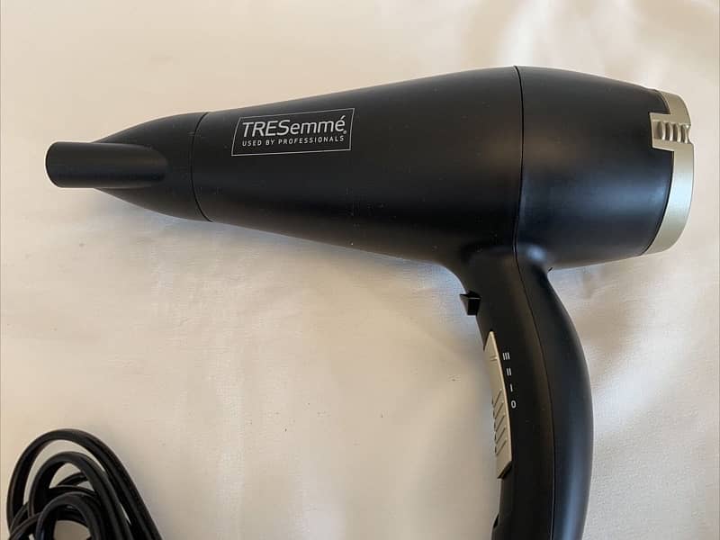 TRESemme  Salon Professional Volume & Lift Diffuser Hair Dryer 2200W 2