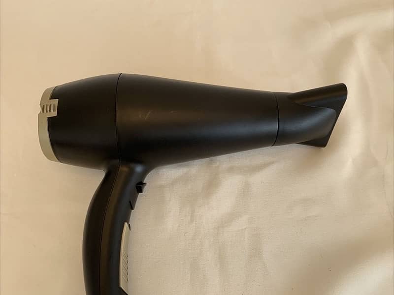 TRESemme  Salon Professional Volume & Lift Diffuser Hair Dryer 2200W 3