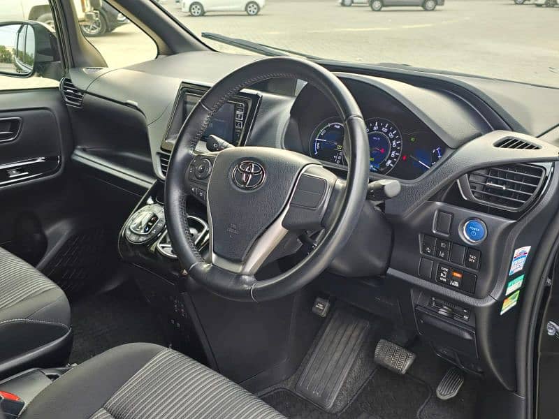 Toyota Voxy 2019 1