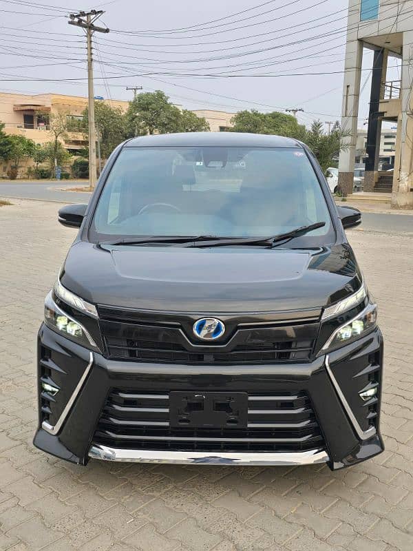 Toyota Voxy 2019 10