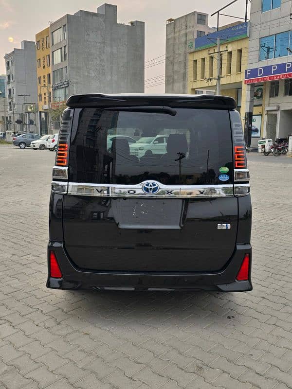 Toyota Voxy 2019 11