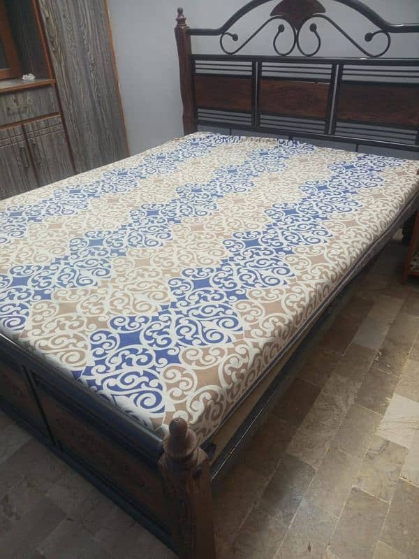 Iron Rod Bed with Wooden Work. Size 5'x6' Double Bed with MoltyFoam 0