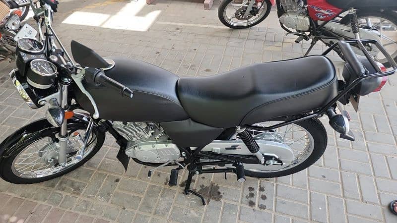 Suzuki 150 Black color 1