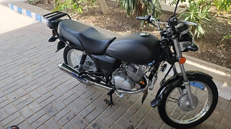 Suzuki 150 Black color 5