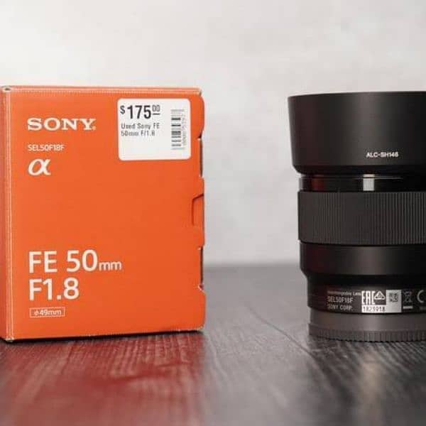 I am selling Sony a6400 & 50mm lense 2