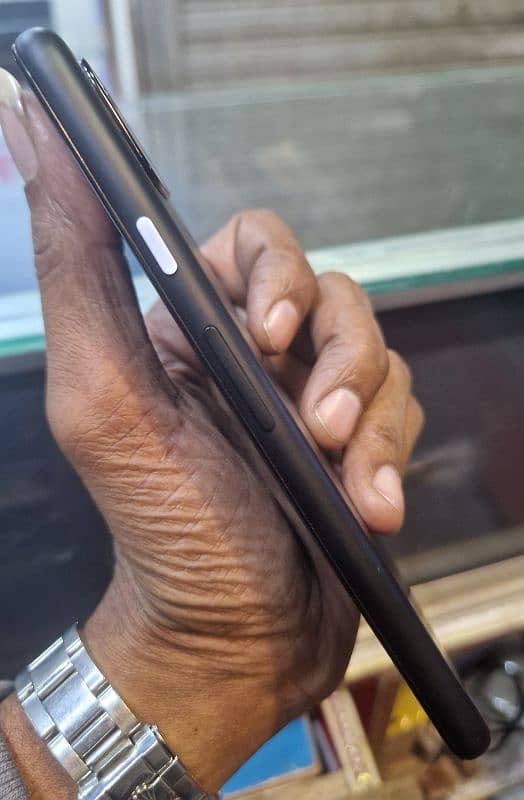 Google Pixel 4a5g 3
