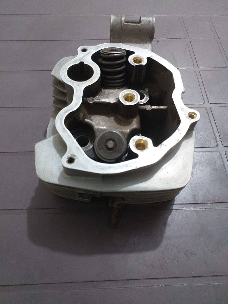 Honda CG 125 Engine Head 3