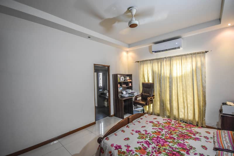 01 Kanal Used Bungalow DHA Phase 1 At Hot Deal 23