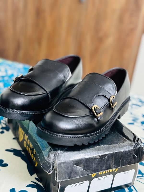 Double Monk and single buckel loafers 4