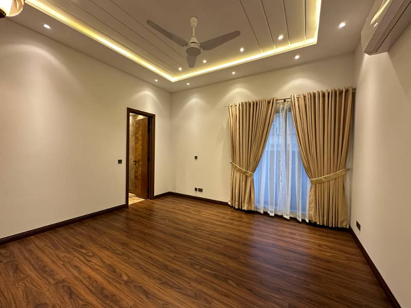 Near To  Defence Raya  & Carrefour 01 Kanal Marvelous Luxury Bungalow For Sale 11