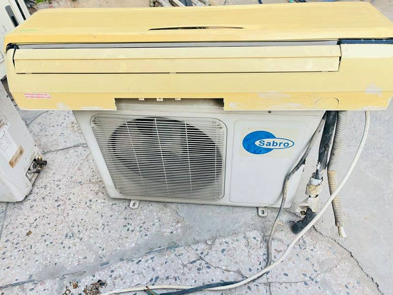 Split AC 1.5 ton sadda AC Laal pipe R22 gas 5