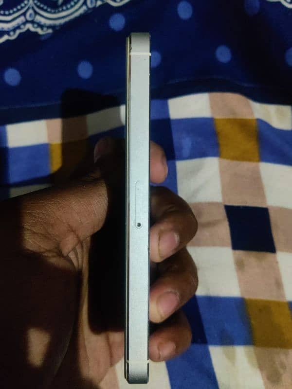 Iphone 5 16 gb Lush condition Non Pta Only WhatsApp 1