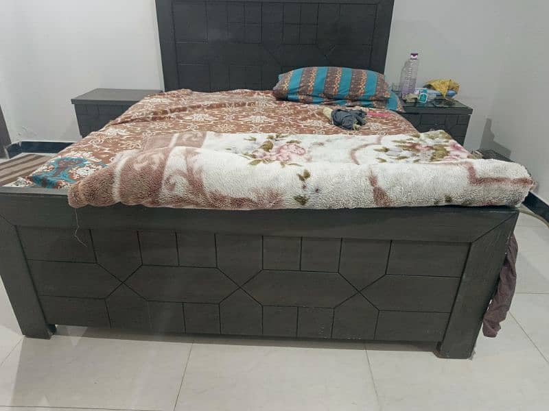 bed with 2 side table without matteress 2