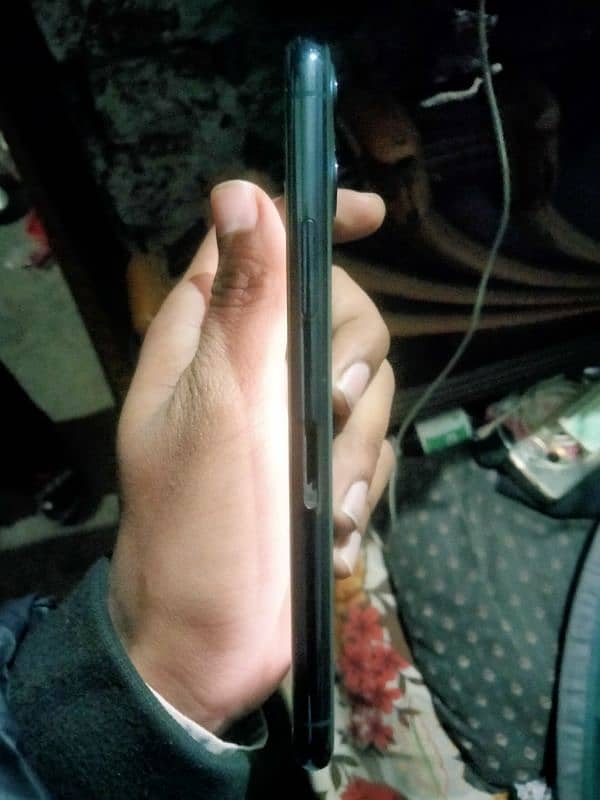 iphone 11 pro factory unlocked just basement issues 4