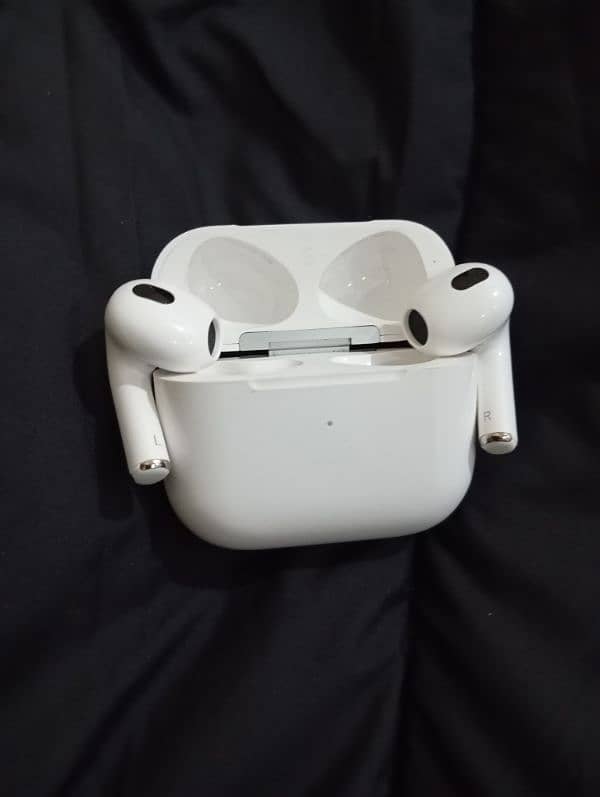 Airpods pro lat mall available 1