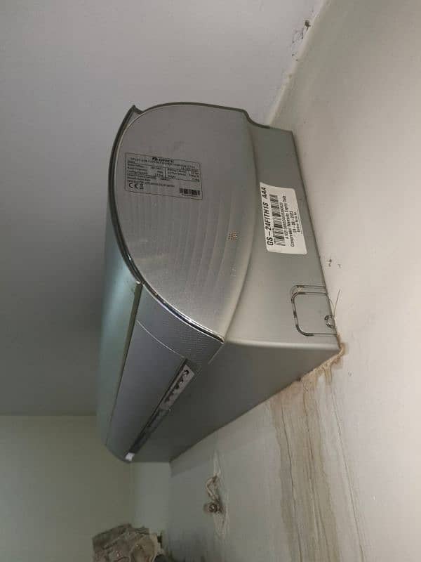 Gree Split 1.5 ton Inverter heat and cool 1