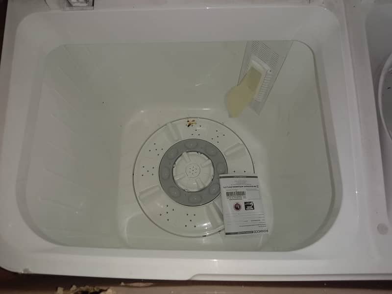 Brand New Washing Machine 2 In 1 New price 45000 We  can sale 30,000 6