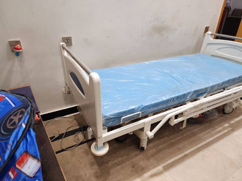 ICU bed / Ventilator Huntleigh Healthcare in mint condition 2